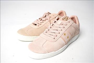 Sneaker i mocka - Pantofola d oro Barletta suede donne low, strl 37, Nypris 1299 kr OBS! Höger sko solblekt.