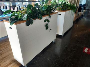 Blomstervagnar på hjul / Barbord 2st