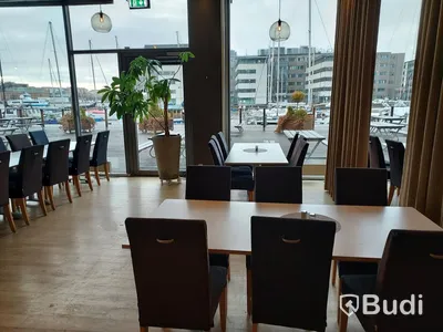 Restaurangbord 180x80 med hjul på en sida, 5 st bord