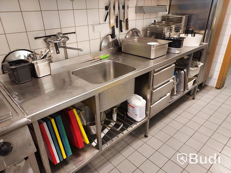 Rostfri köksbänk med diskho samt lådor