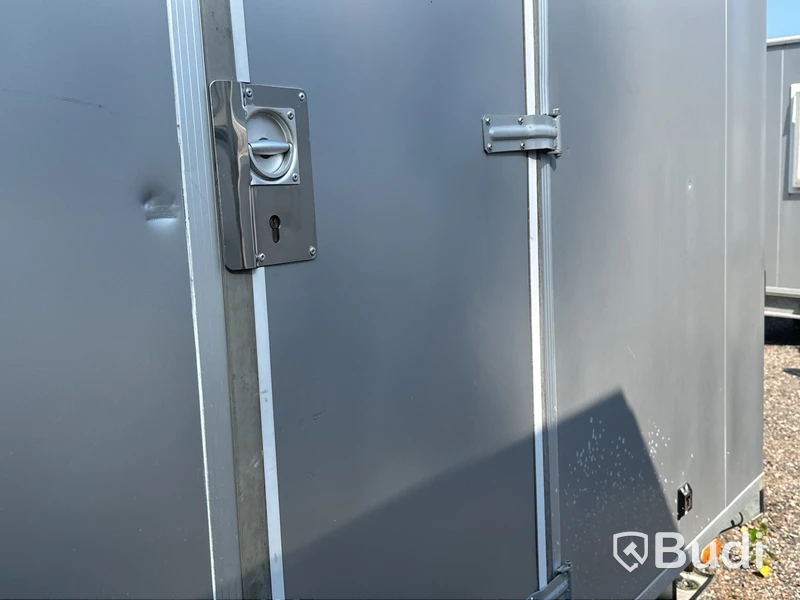 Personalvagn Vezeko 2700 kg -2018