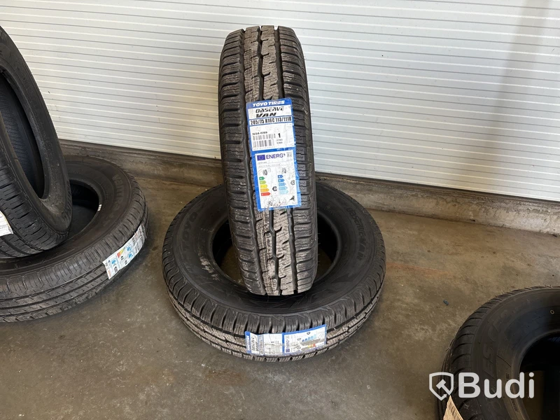 2 st däck Toyo 205/75 R16C (Nya)