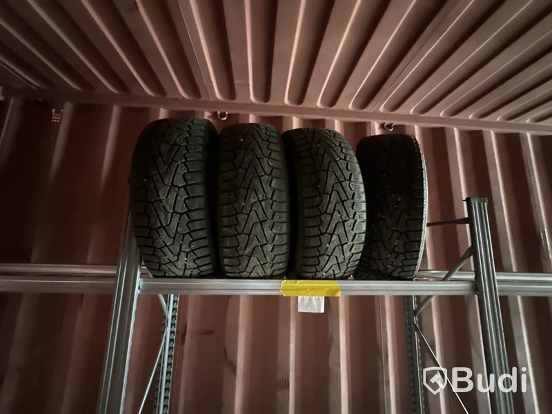 40-fots container med däckställ och hjul