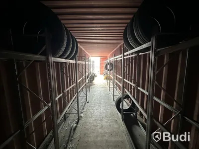 40-fots container med däckställ och hjul