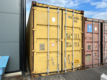 40-fots container med däckställ och hjul