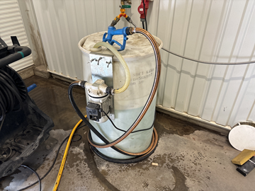 Avfettning med pump samt slangvinda.