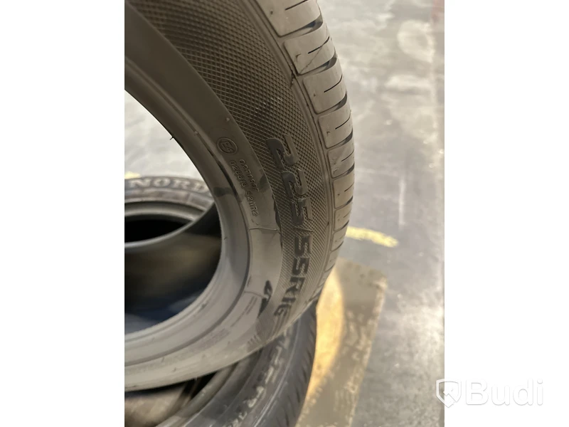 2 st däck Nordex225/55R16 (Nya)