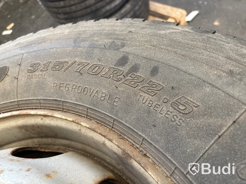 4 st lastbilshjul 315/70 R 22,5, dubbade
