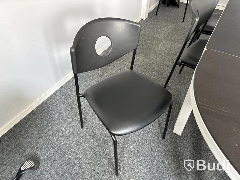 Konferensmöbel, vägg-tv, säkerhetsskåp m.m.
