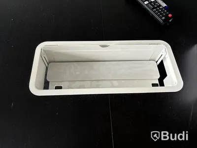 Konferensmöbel, vägg-tv, säkerhetsskåp m.m.