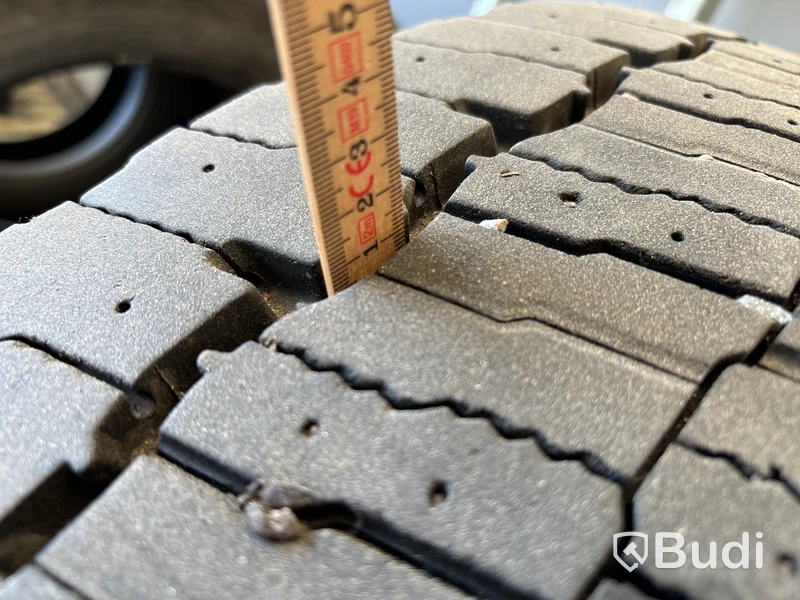 4 st lastbilsdäck 315/70 R 22,5