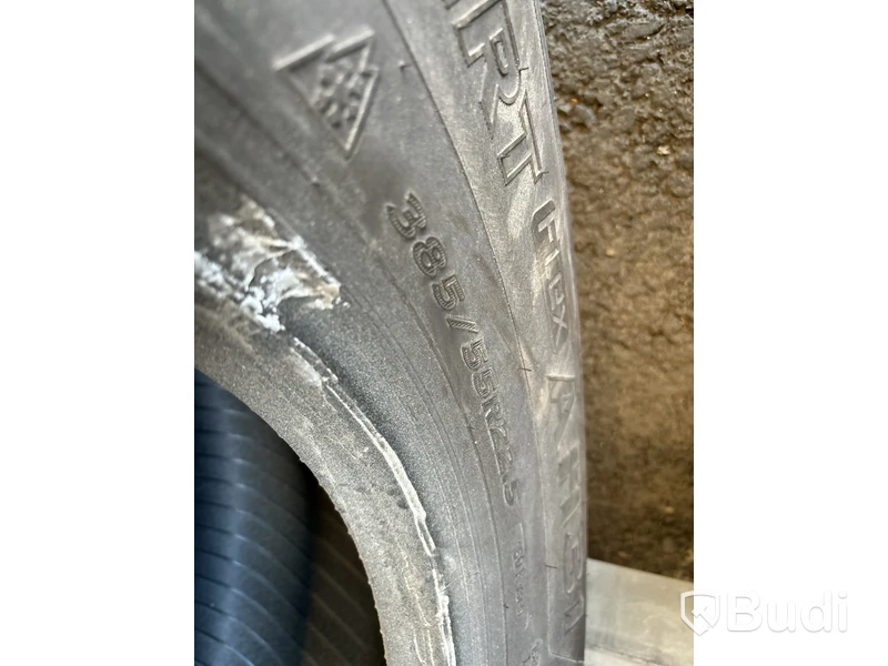 2 st lastbilsdäck 385/55 R 22,5