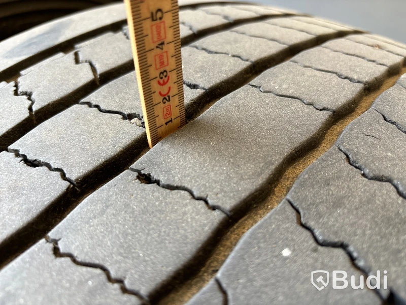 2 st lastbilsdäck 385/55 R 22,5