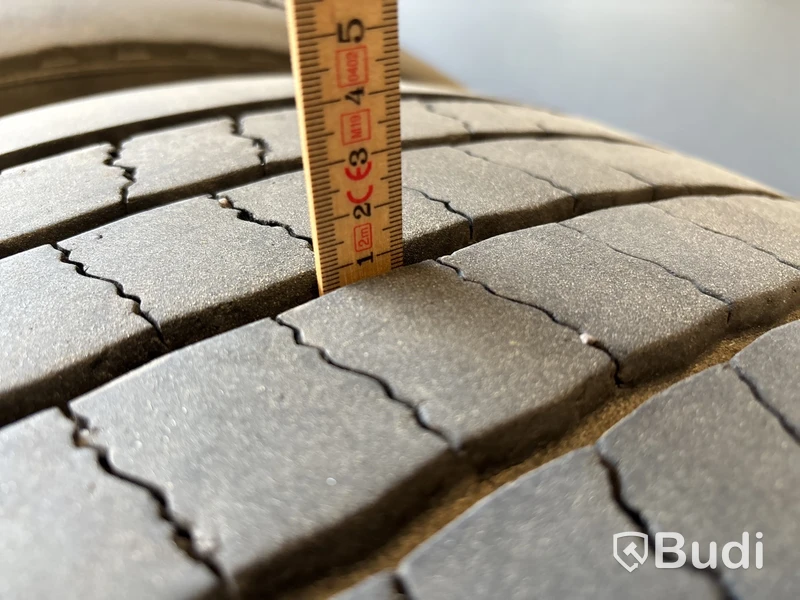 2 st lastbilsdäck 385/55 R 22,5