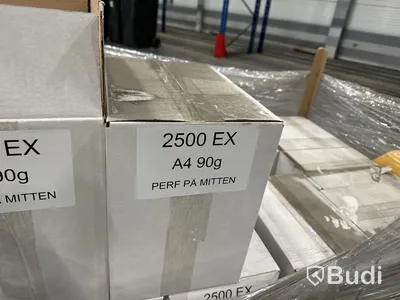 Pall med A4 papper