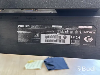 Kontorsmöbler, datorskärmar m.m.