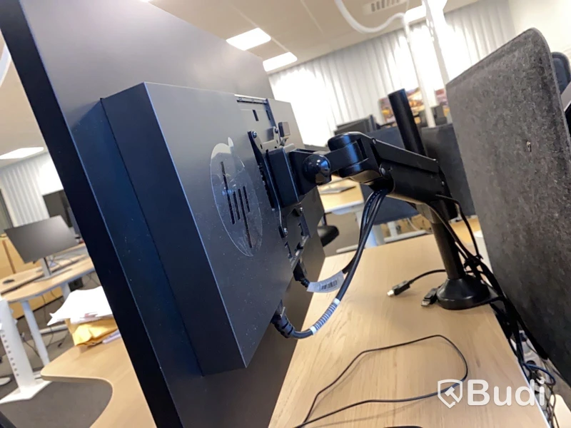 4st HP dataskärmar med bordsfäste.