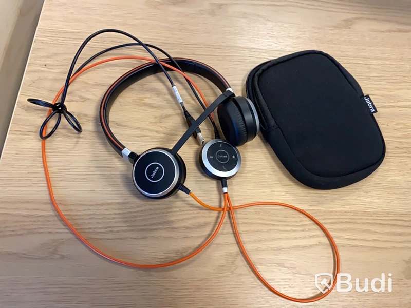 4st HP dataskärmar med bordsfäste.