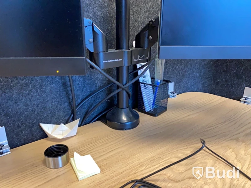 4st HP dataskärmar med bordsfäste.