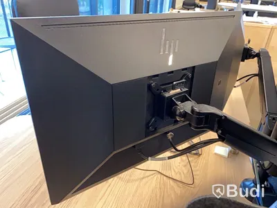 4st HP dataskärmar med bordsfäste.