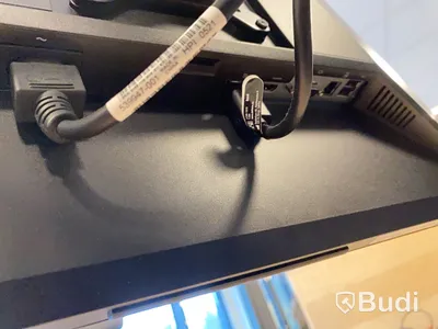 4st HP dataskärmar med bordsfäste.
