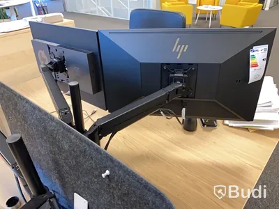 4st HP dataskärmar med bordsfäste.