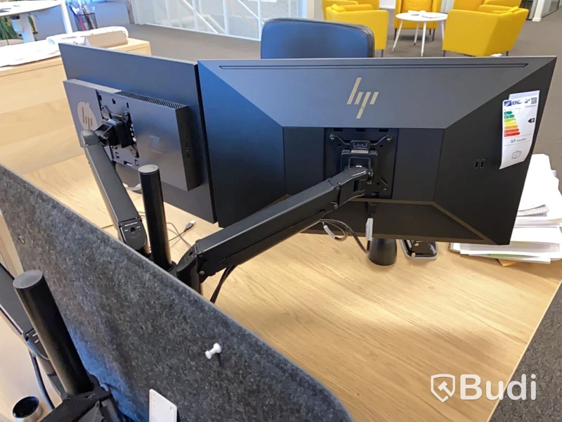 4st HP dataskärmar med bordsfäste.