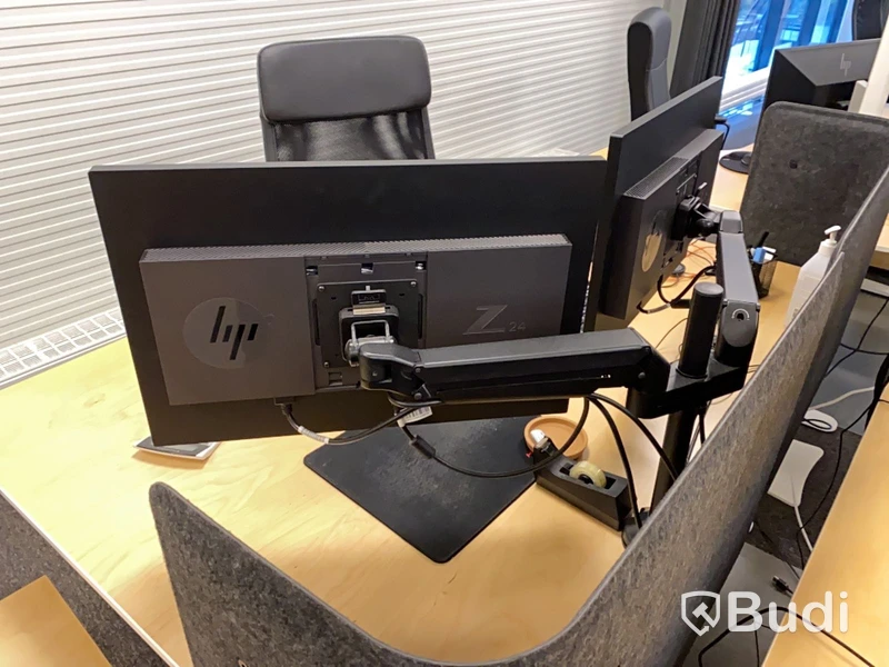 Dataskärmar HP 4st med bordsfäste m.m.