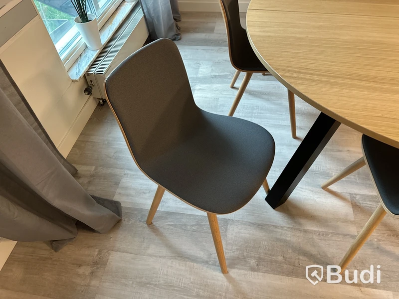 Bord och 6 st. Stolar