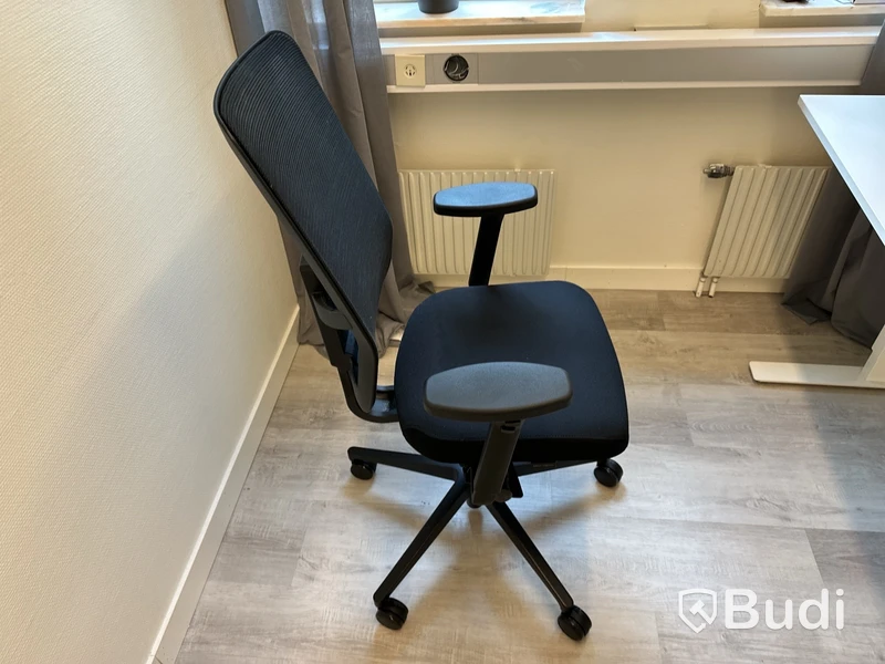 Kontorsstol, höj- och sänkbar