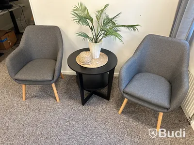 2 st. Fåtöljer och bord