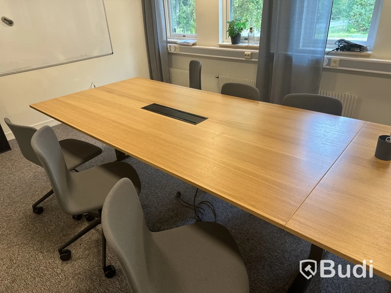 Bord och 12 st. Stolar