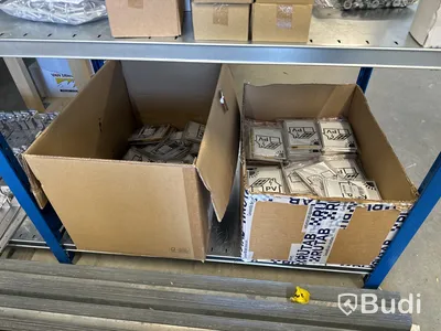 Stort parti med monteringsmaterial för solceller