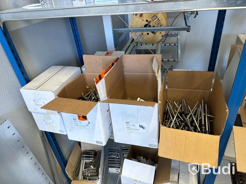 Stort parti med monteringsmaterial för solceller