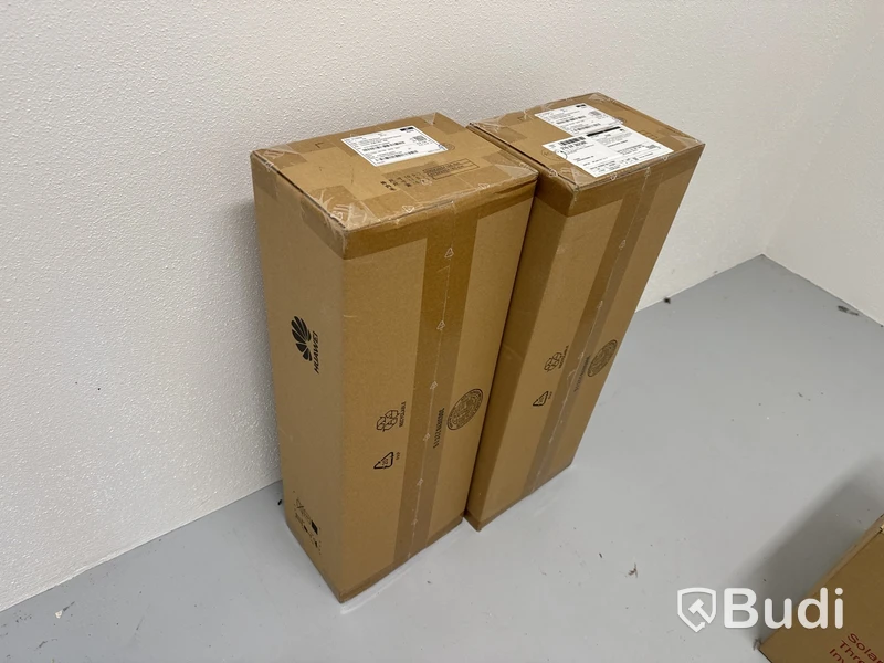 Stort parti med monteringsmaterial för solceller