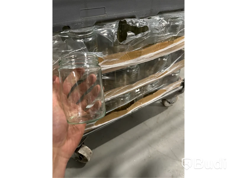Glasflaskor och glasburkar