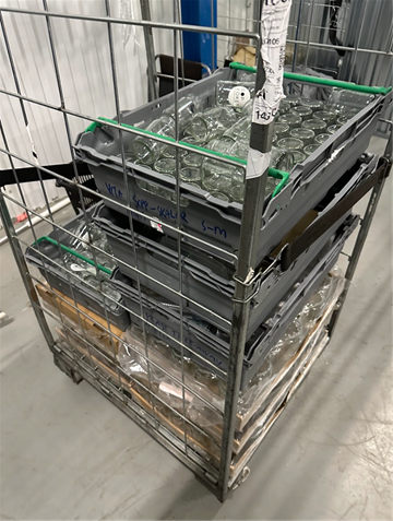 Glasflaskor och glasburkar