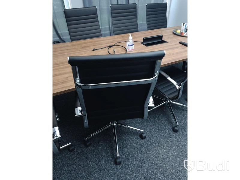 Konferensbord med 8 st stolar