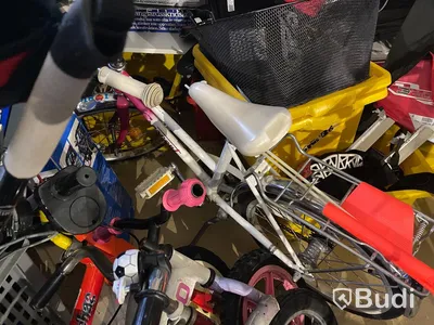 18 st Cyklar olika märken och storlekar, vissa springscyklar
