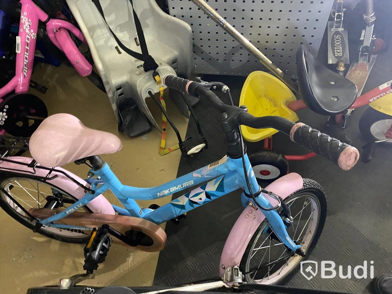 18 st Cyklar olika märken och storlekar, vissa springscyklar