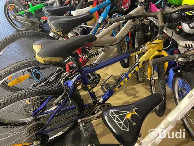 18 st Cyklar olika märken och storlekar, vissa springscyklar