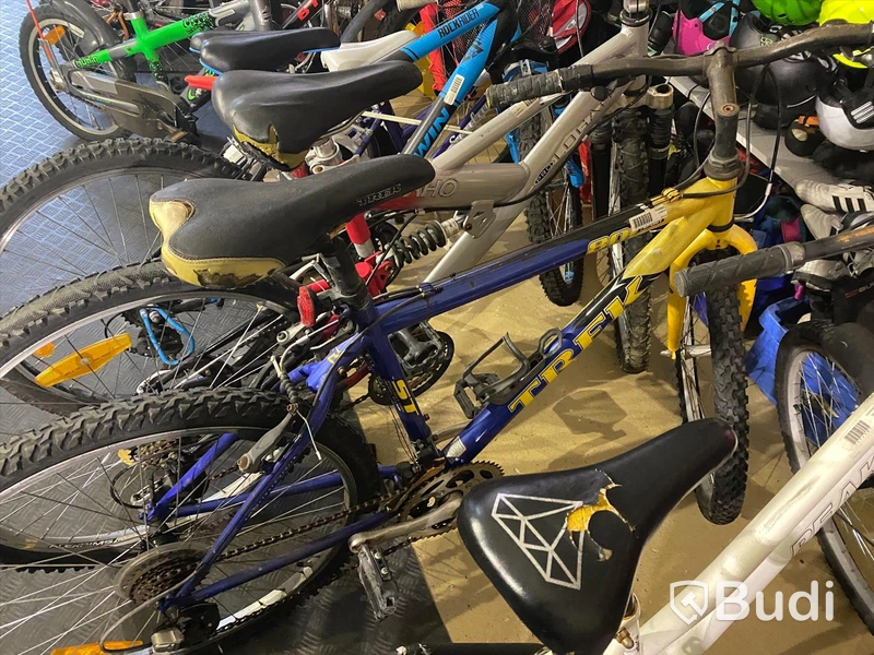 18 st Cyklar olika märken och storlekar, vissa springscyklar