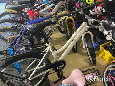 18 st Cyklar olika märken och storlekar, vissa springscyklar