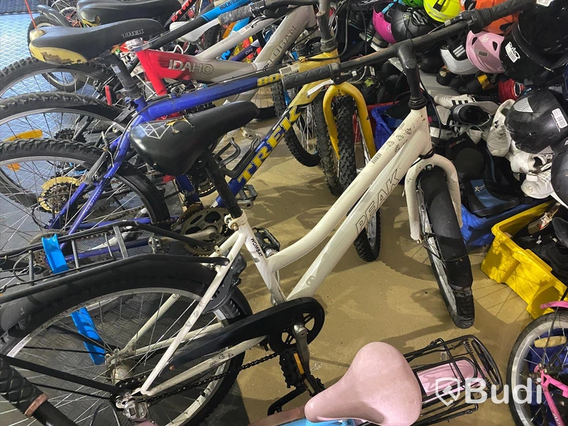 18 st Cyklar olika märken och storlekar, vissa springscyklar