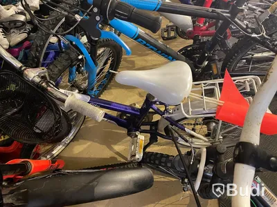 18 st Cyklar olika märken och storlekar, vissa springscyklar