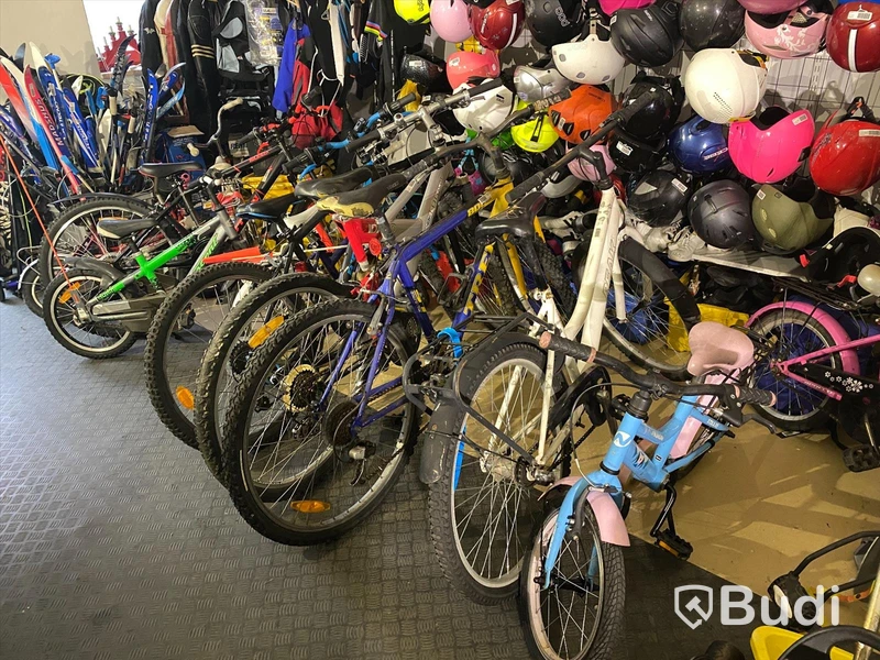 18 st Cyklar olika märken och storlekar, vissa springscyklar