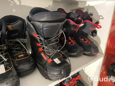 29st begagnade Snowboardboots olika storlekar och märken.