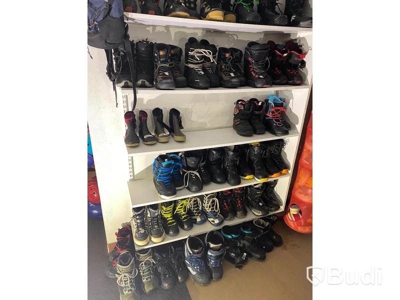 29st begagnade Snowboardboots olika storlekar och märken.