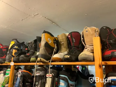 Ca 20st par Snowboard-skor begagnade, Övre hyllplan