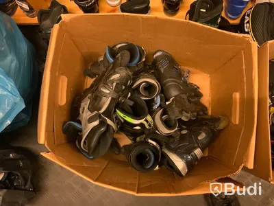 5st lådor med begagnade inlines olika storlekar